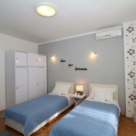 Apartment Nena *